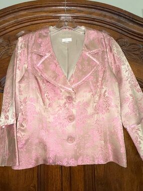 Matty M Shimmering Pink & Gold Jacquard Cropped Jacket, Med